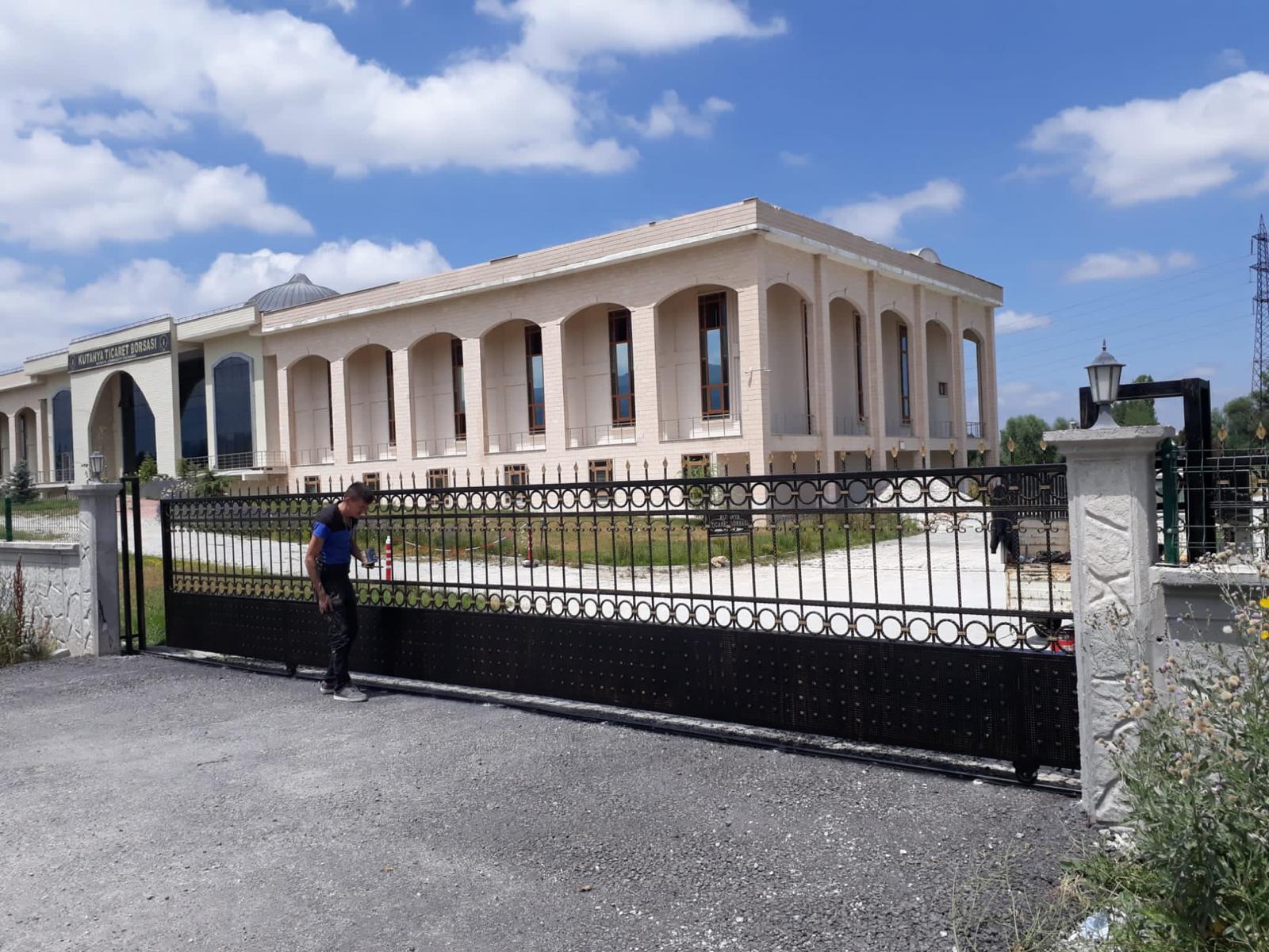 Bahçe Kapısı, Yapımı